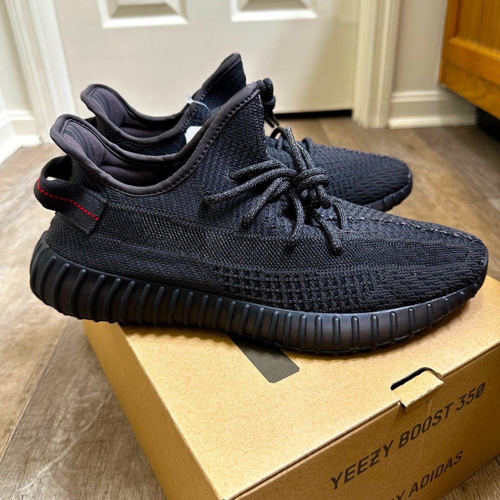 NWT Yeezy Boost 350 V2 (FU9006) - Size US 10
